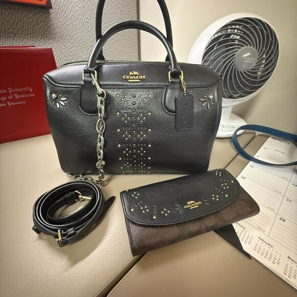 ***Rare*** Coach Large Bennet Satchel w/rivets and matching wallet - Picture 2 of 8